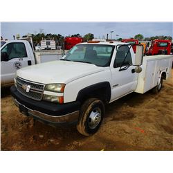 2005 CHEVROLET 3500 SERVICE TRUCK, VIN/SN:1GBJC34U35E314492 - GAS ENGINE, A/T, KNAPHEIDE SERVICE BOD