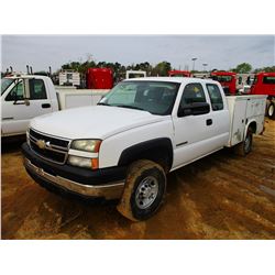 2007 CHEVROLET 2500HD SERVICE TRUCK, VIN/SN:1GBHC29U77E170594 - EXT CAB, GAS ENGINE, A/T, KNAPHEIDE 