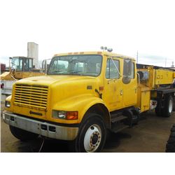 2001 INTERNATIONAL 4900 POTHOLE PATCHER TRUCK, VIN/SN:1HTSDAAR61H387241 - S/A, CREW CAB, DT466 DIESE