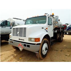 1998 INTERNATIONAL 4900 ASPHALT DISTRIBUTOR, VIN/SN:1HTSDAAR3XH541461 - IHC DIESEL ENGINE, A/T, ETNY