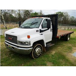 2005 GMC C4500 FLATBED, VIN/SN:1GDE4C1E55F504193 - V8 GAS ENGINE, A/T, 8' X 18' BODY, ODOMETER READI