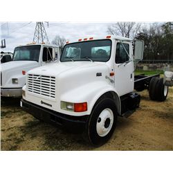 2002 INTERNATIONAL 4900 CAB & CHASSIS, VIN/SN:1HTSDAAF32H581798 - S/A, IHC DIESEL ENGINE, 6 SPEED TR
