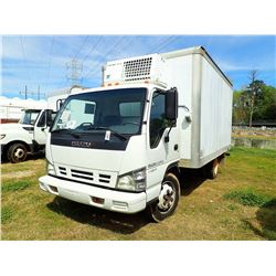 2006 ISUZU REEFER TRUCK, VIN/SN:4KLC4B1U16J803014 - GAS ENGINE, A/T, 14' BODY, BARN DOORS, ODOMETER 