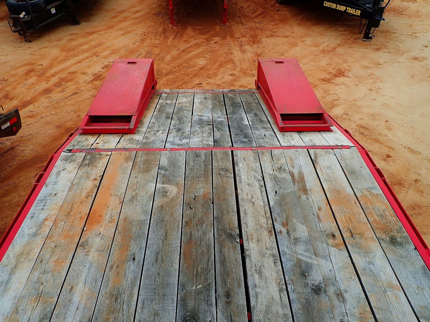 Tag Trailer Ramps 2018 ECONOLINE TAG TRAILER, VIN/SN:42EDPLC34J1000090 - TRI-AXLE, 26 ...