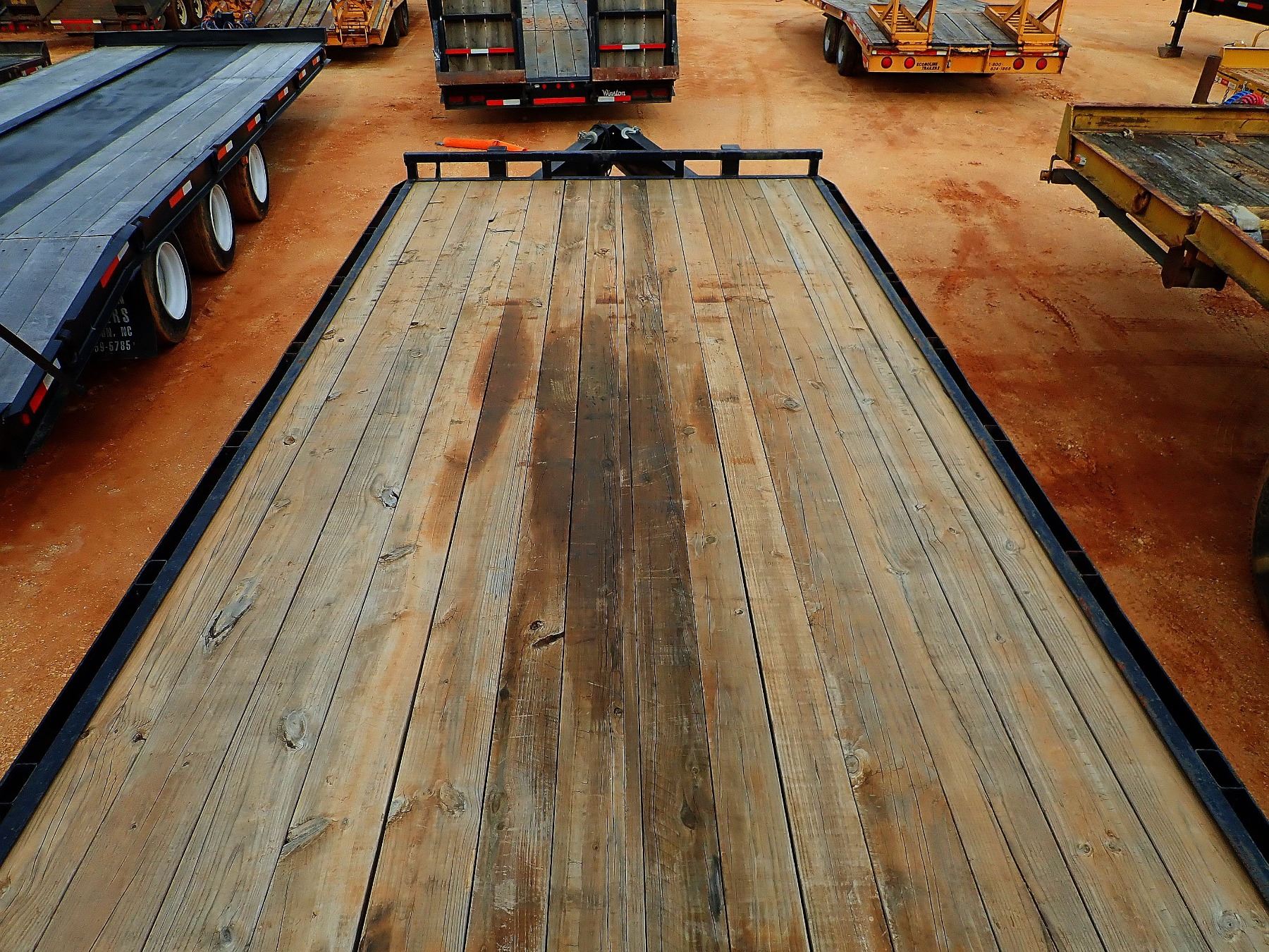 STRYKER FLATBED TRAILER, - T/A, 26' DOVETAIL, RAMPS, PINTLE HITCH, 235 ...