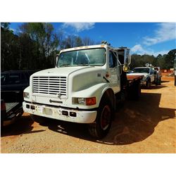 2000 INTERNATIONAL 4700 FLATBED, VIN/SN:1HTSCAAN3YH300695 - IHC DIESEL ENGINE, 5 SPEED TRANS, 16' FL
