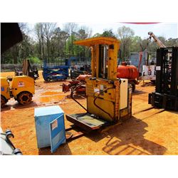 CLARK ROS 25 ELECTRIC LIFT TRUCK, VIN/SN:R0S25-22-2930 - 1500# CAP, W/ BATTERY CHARGER, METER READIN