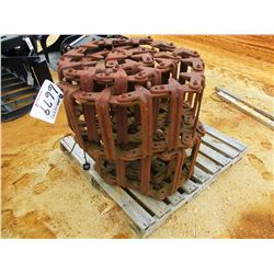 SET OF METAL TRACKS, FIT SKID STEER LOADER