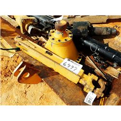 CAT D6T TILT CYLINDER SIDE ARM