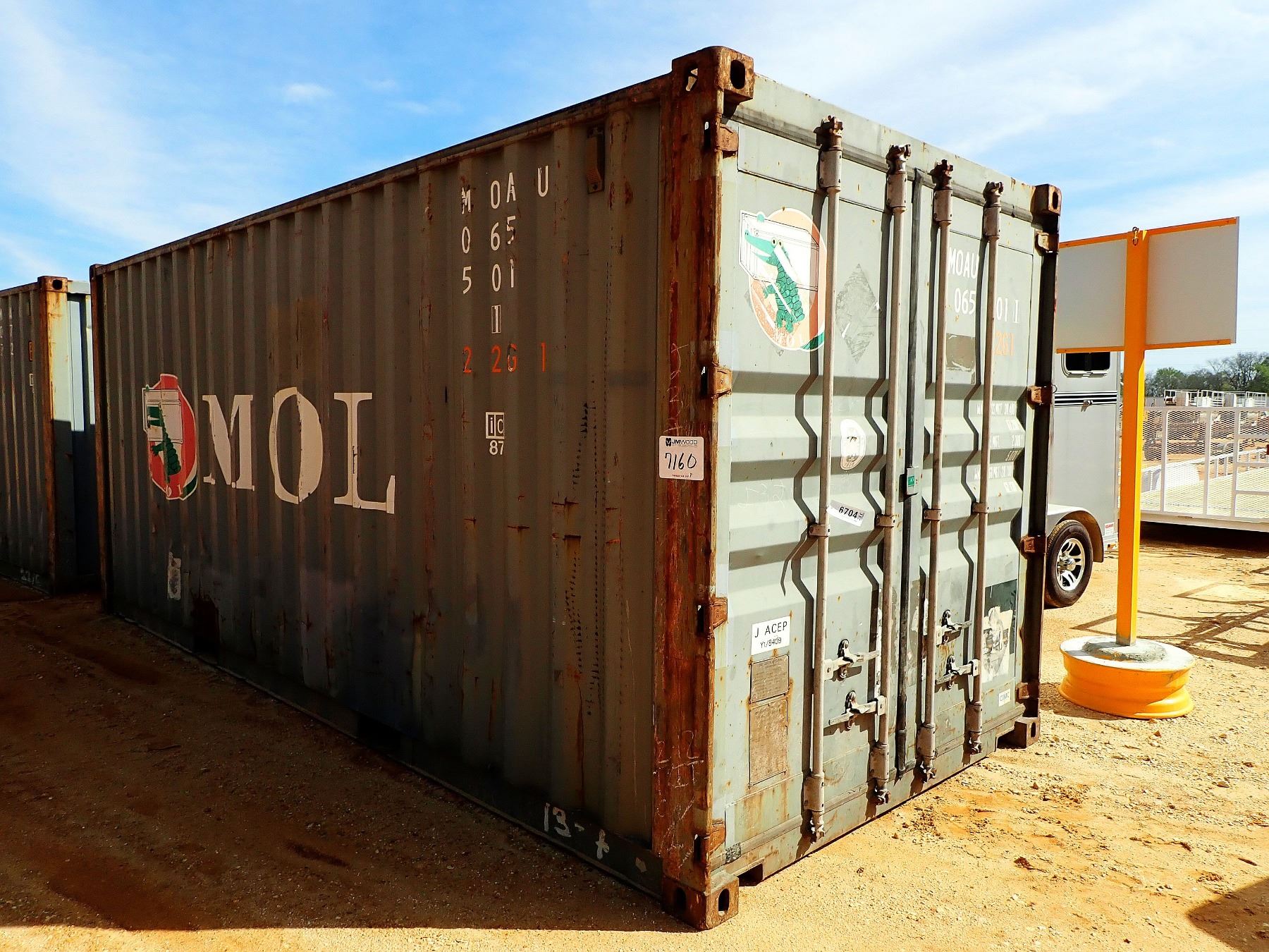 20' STEEL SHIPPING CONTAINER (B7)