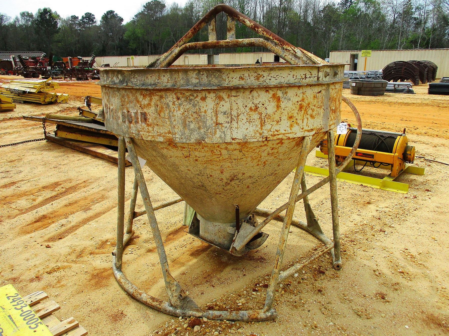 GARBO CONCRETE BUCKET, 2 YARD (B9)