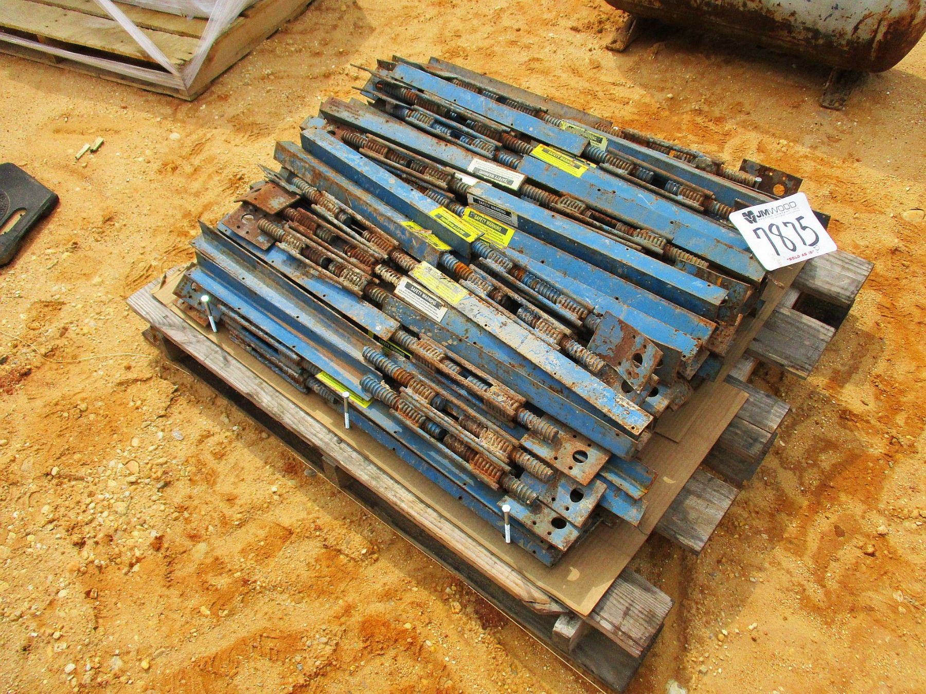 (1) PALLET CONCRETE FORM BRACING