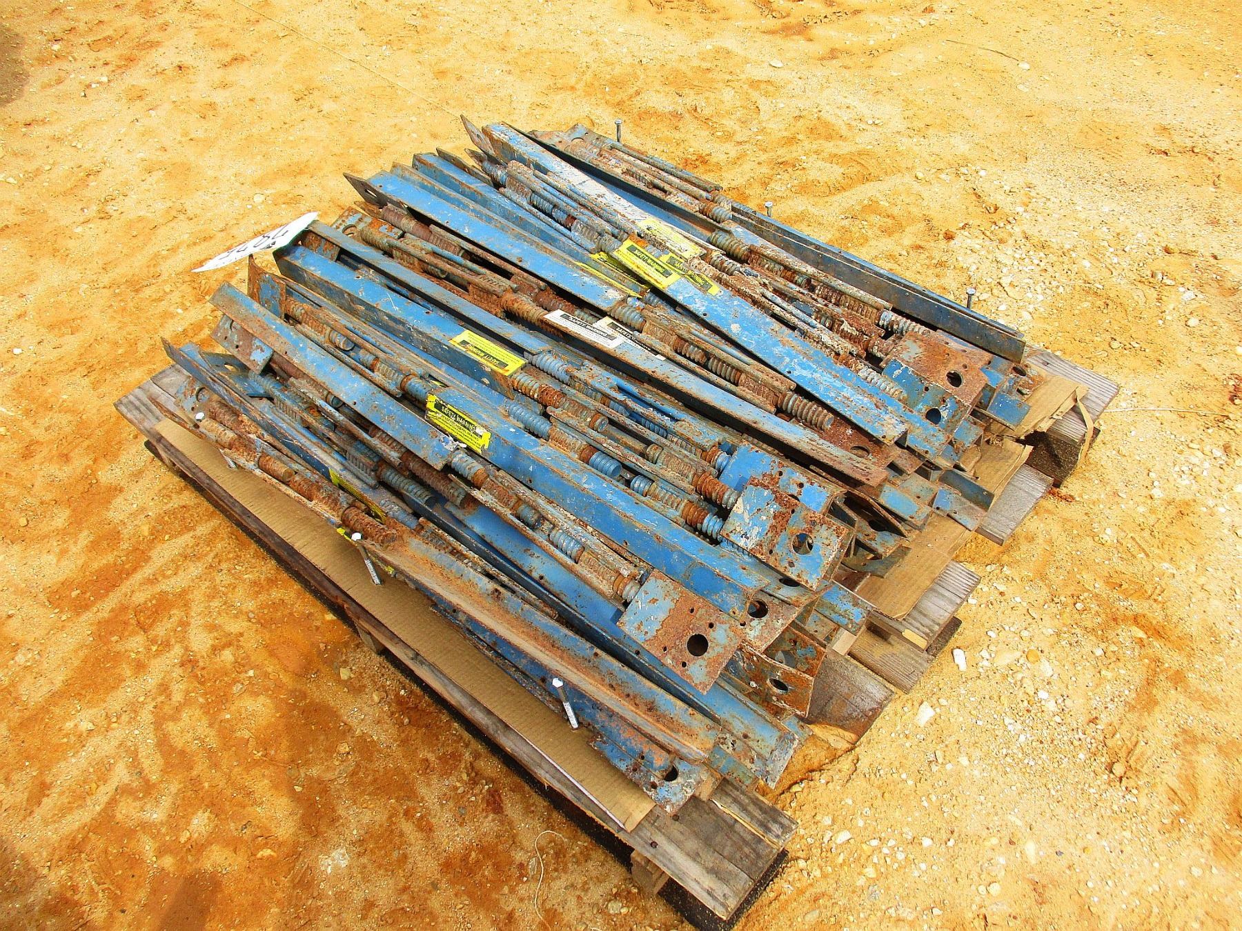 (1) PALLET CONCRETE FORM BRACING