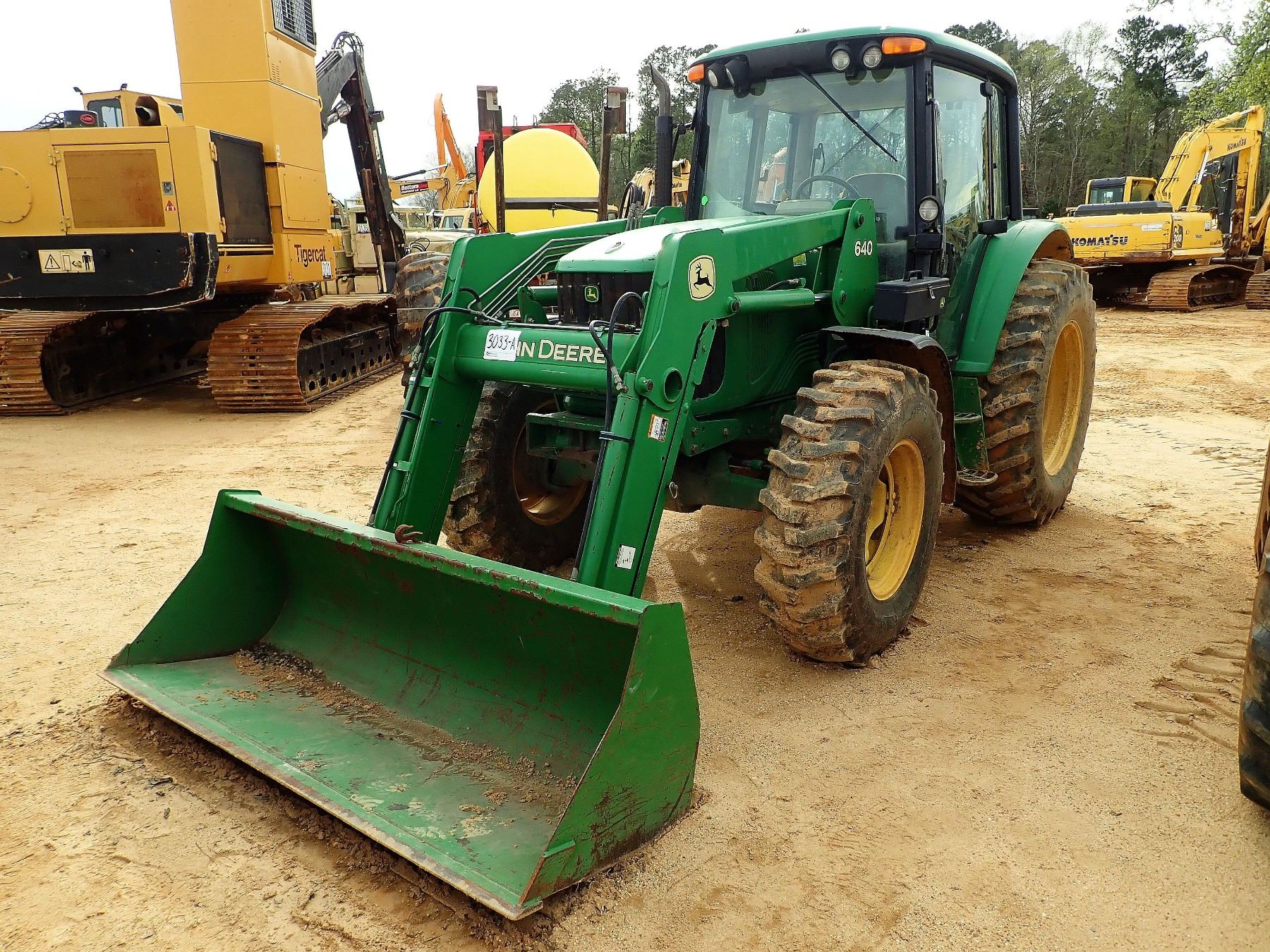 2004 JOHN DEERE 6420 FARM TRACTOR, VIN/SN395918 MFWD, 2 REMOTES, JOHN DEERE 640 LOADER BUCKET, CA