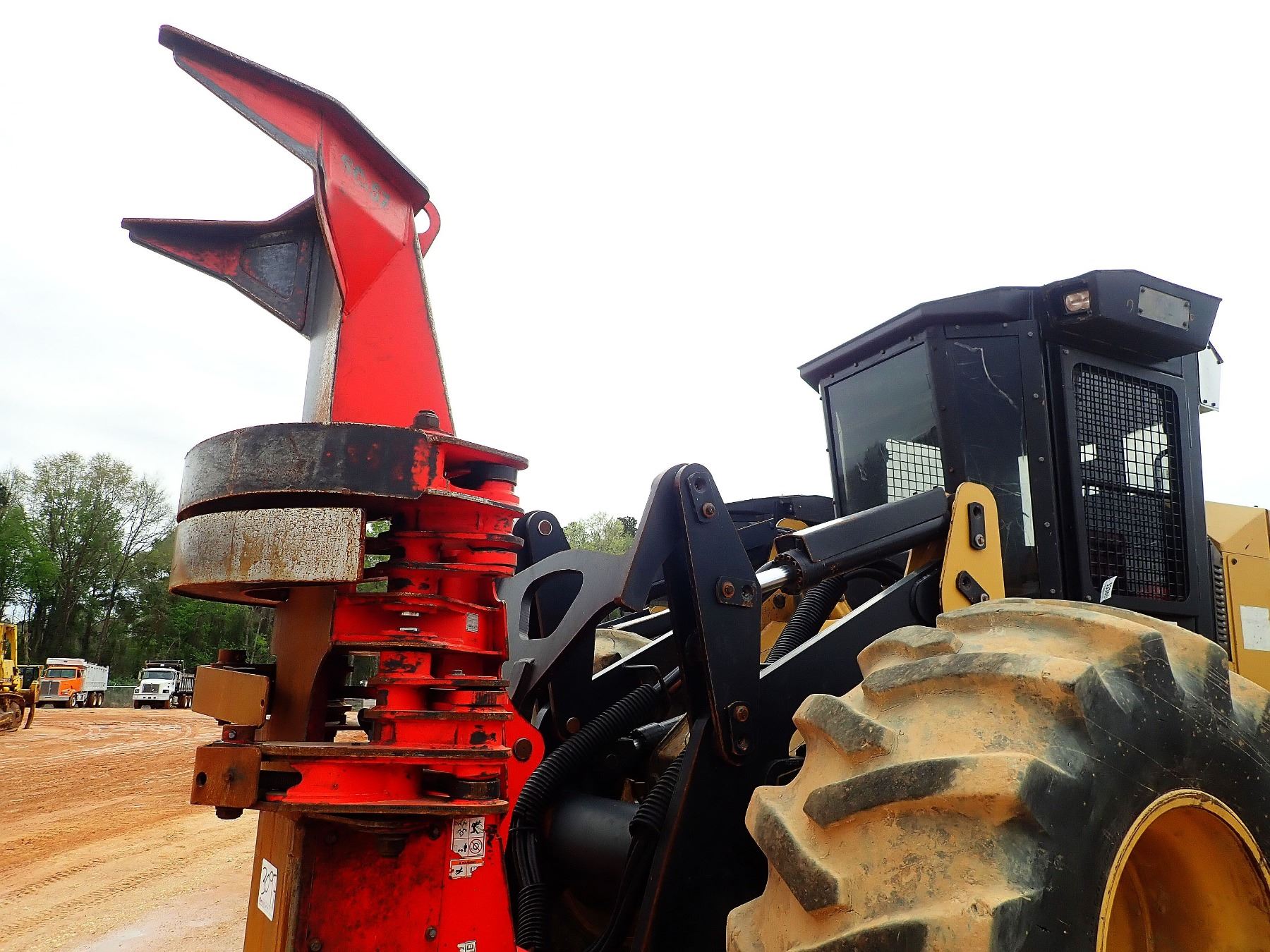 2014 CAT 573C FELLER BUNCHER, VIN/SN:W7300122 - CAT SC-57 SAW HEAD, CAB ...