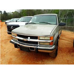 1999 CHEVROLET 2500 PICK UP, VIN/SN:1GCGK29F6XF050081 - 4X4, EXTENDED CAB, DIESEL ENGINE, A/T, ODOME