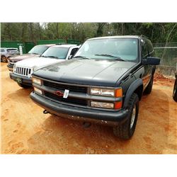 1999 CHEVROLET TAHOE, VIN/SN:3GNEK18R4X6145001 - 4X4, GAS ENGINE, A/T, ODOMETER READING 197,050 MILE
