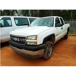 2005 CHEVROLET PICK UP, VIN/SN:1GCHC29U35E340149 - EXT CAB, V8 GAS ENGINE, A/T, ODOMETER READING 272