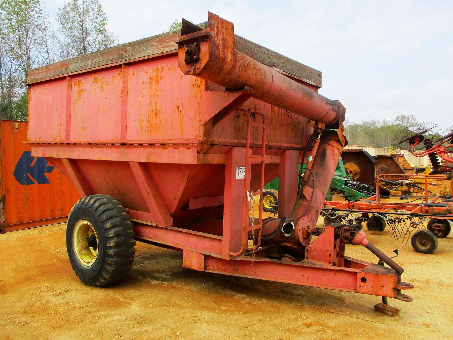 GRAIN HOPPER W/AUGER DISCHARGE CHUTE, S/A (C2)