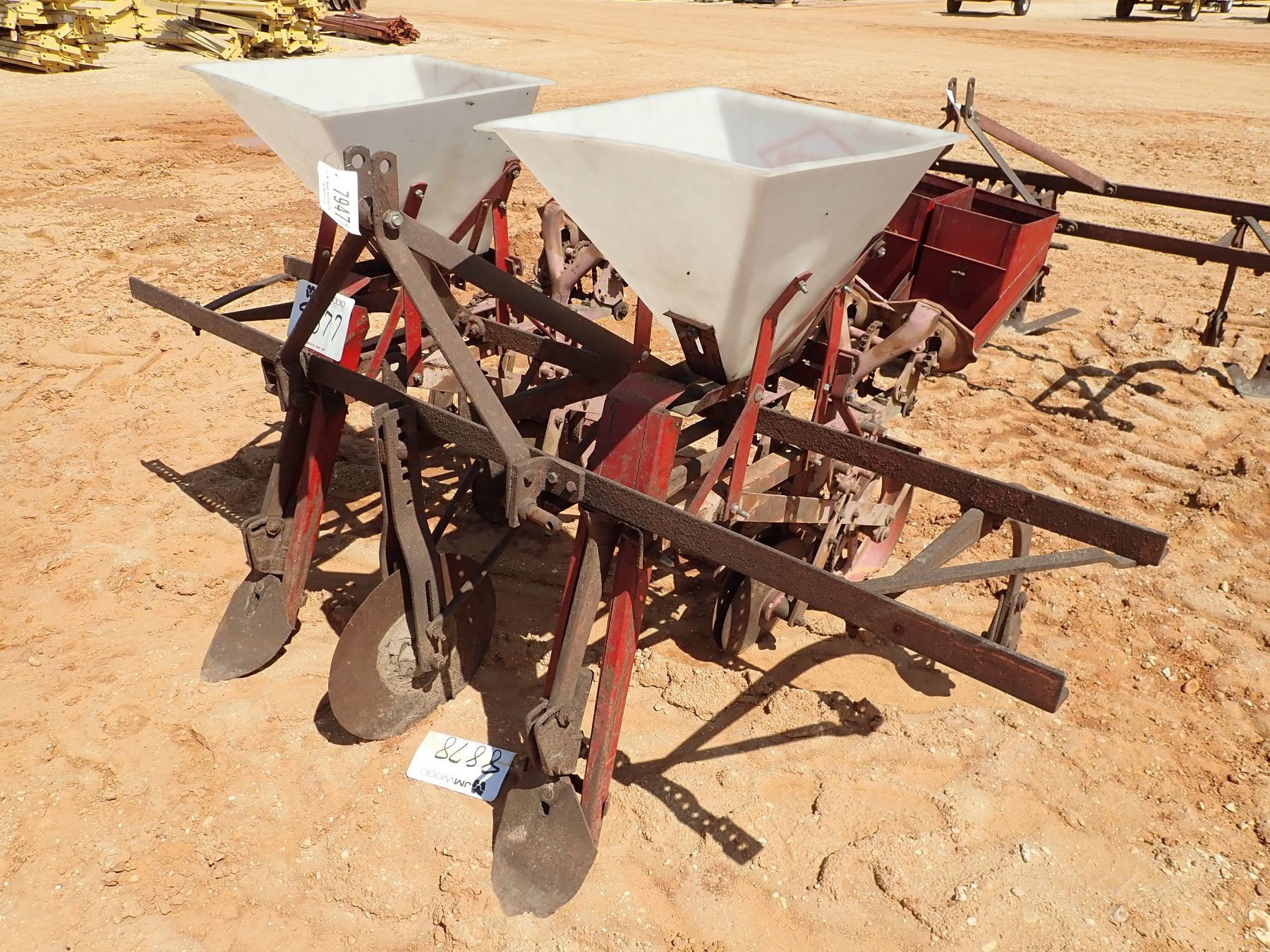 COVINGTON 2 ROW PLANTER 3 PTH J.M. Wood Auction Company