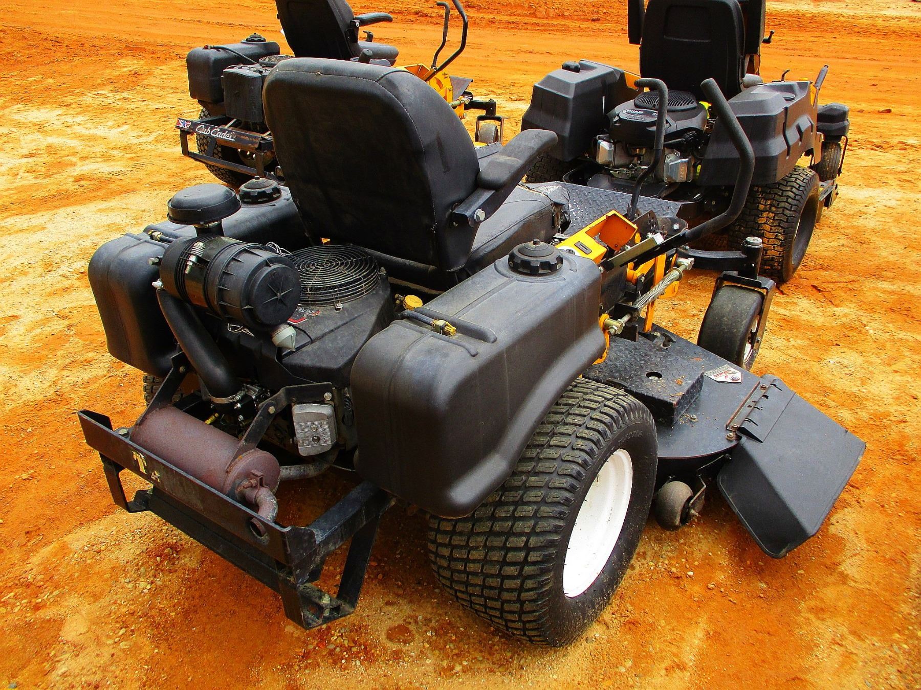 CUB CADET TANK M60 ZERO TURN MOWER, (C5)