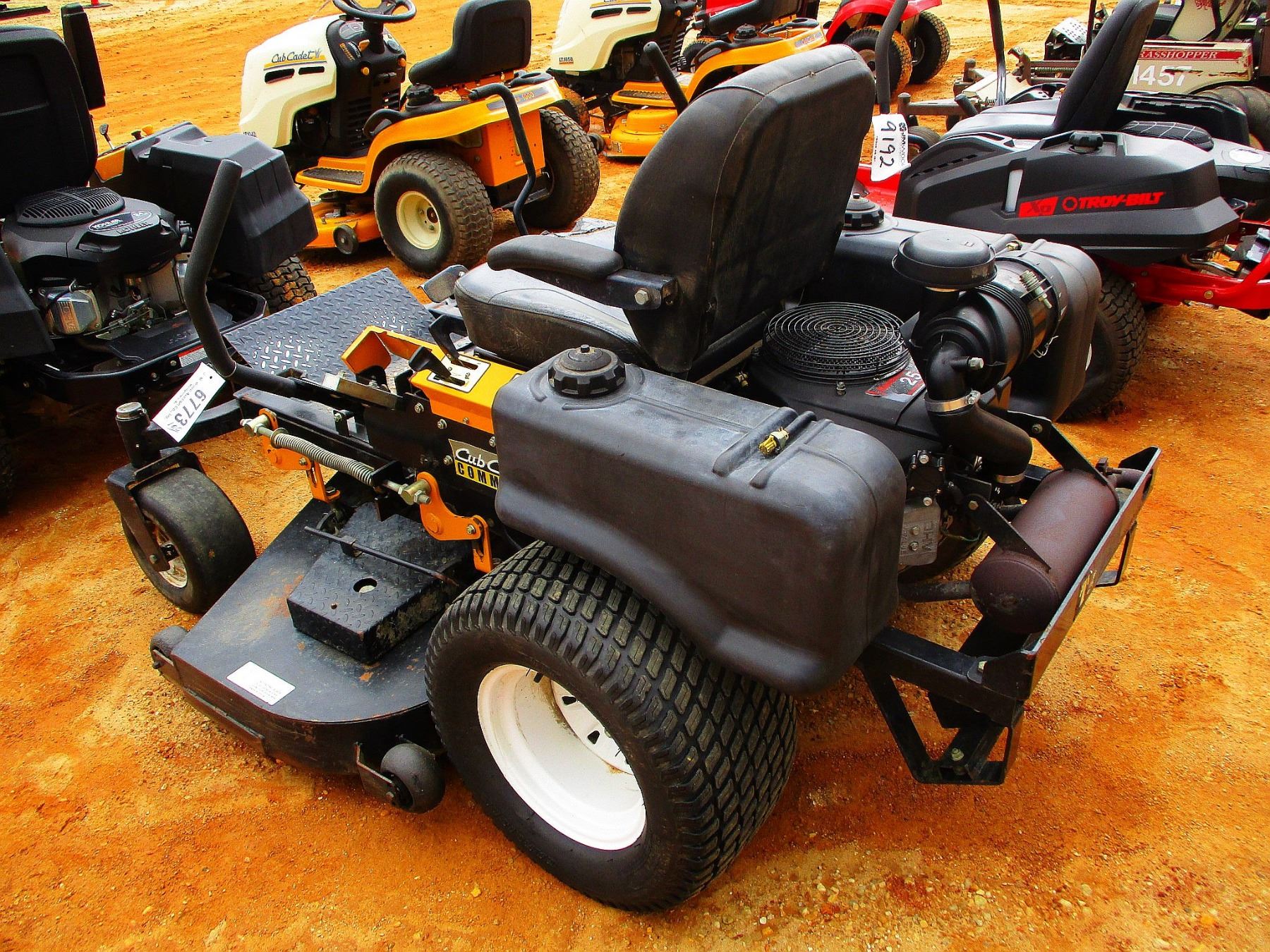 CUB CADET TANK M60 ZERO TURN MOWER, (C5)