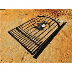 48" METAL GATE W/HORSE HEAD SCENE W/ POST (C-6)