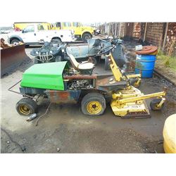 1998 JOHN DEERE LAWN MOWER, VIN/SN:124X - F911 LOWER LAWN RIDING (COUNTY OWNED) (SELLING OFFSITE, LO