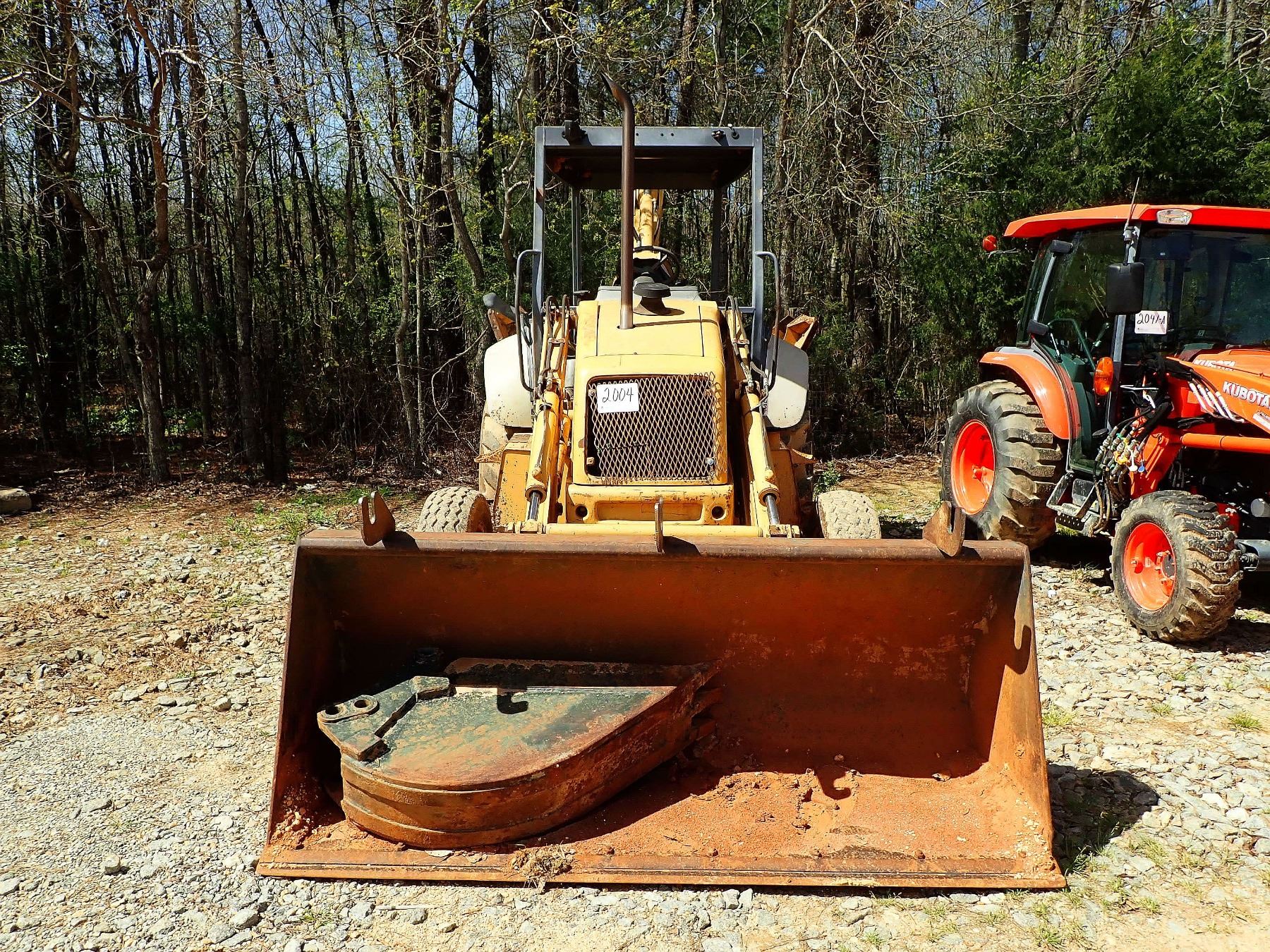 FORD 555E LOADER BACKHOE BUCKET, CANOPY (EXTRA BUCKET INCLUDED)