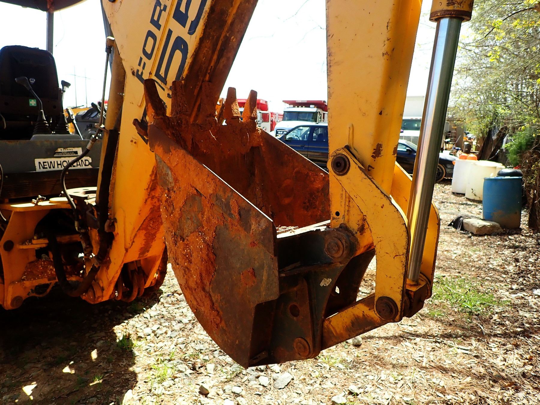 FORD 555E LOADER BACKHOE BUCKET, CANOPY (EXTRA BUCKET INCLUDED) J.M