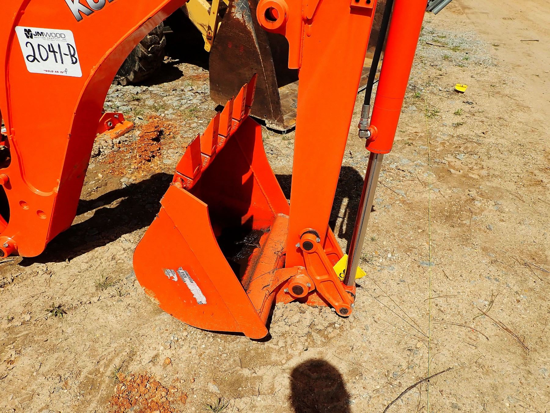 KUBOTA BACKHOE ATTACHMENT BH92 S/N A6645, FITS TRACTOR 24" BUCKET