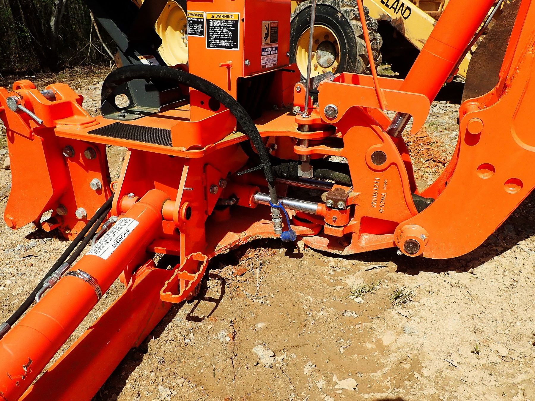 KUBOTA BACKHOE ATTACHMENT BH92 S/N A6645, FITS TRACTOR 24" BUCKET