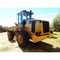 2005 CAT 938G WHEEL LOADER, VIN/SN:CRD01610 - WICKER FORKS, CAB, A/C, 20.5R25 TIRES, METER READING 2