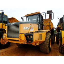 2000 JOHN DEERE 400C ARTICULATED DUMP, VIN/SN:200165 - CAB, A/C, 29.5R-29 TIRES, METER READING 8,959