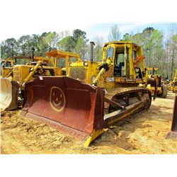 1990 KOMATSU D135A CRAWLER TRACTOR, VIN/SN:10392 - SEMI-U BLADE, MULTI SHANK RIPPER, CAB, A/C, METER