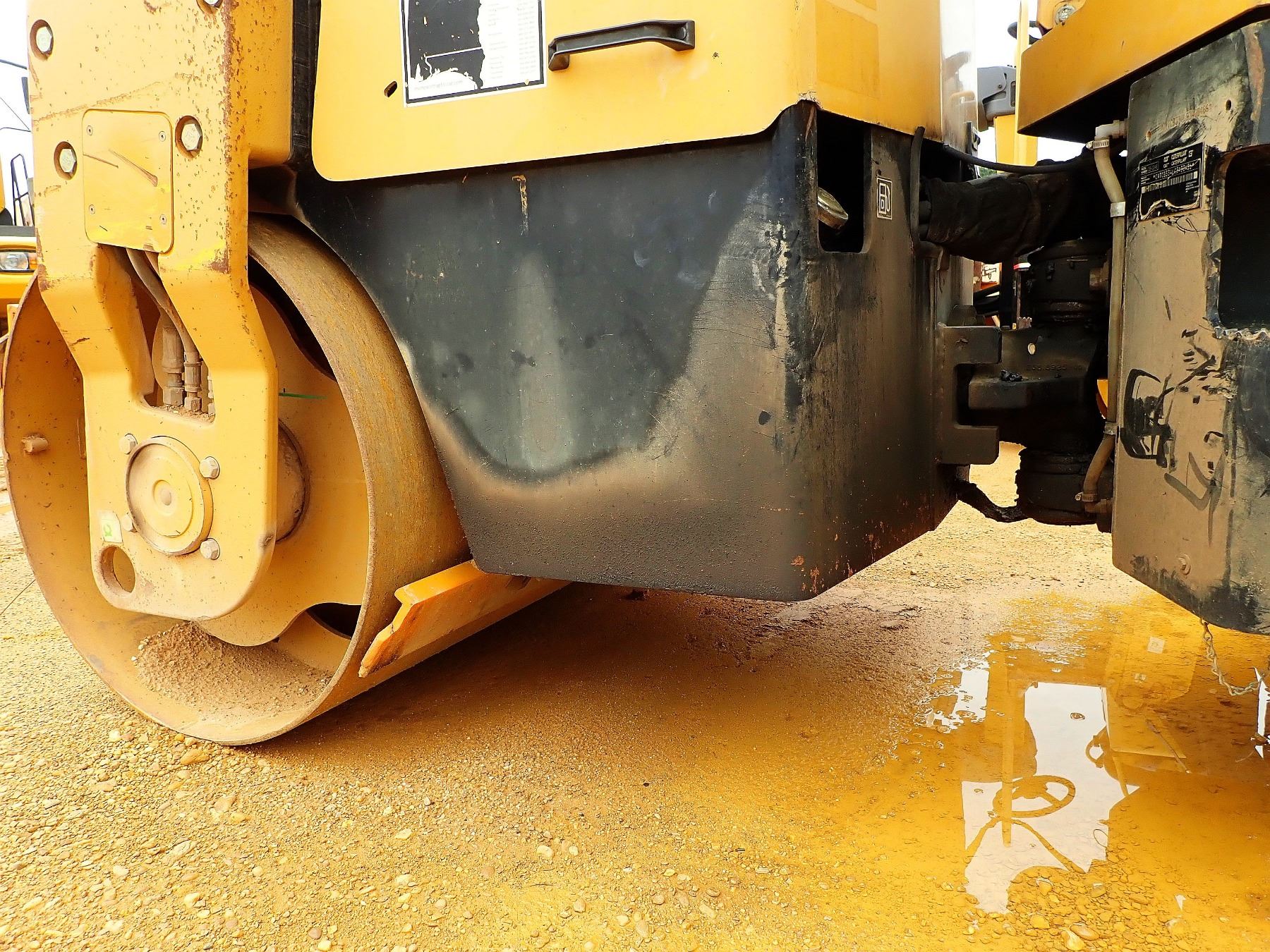 2007 CAT CB 334E II ROLLER VIN SN C3A0486 VIBRATORY 2007 CAT CB 334E II ROLLER VIN SN C3A0486 VIBRATORY