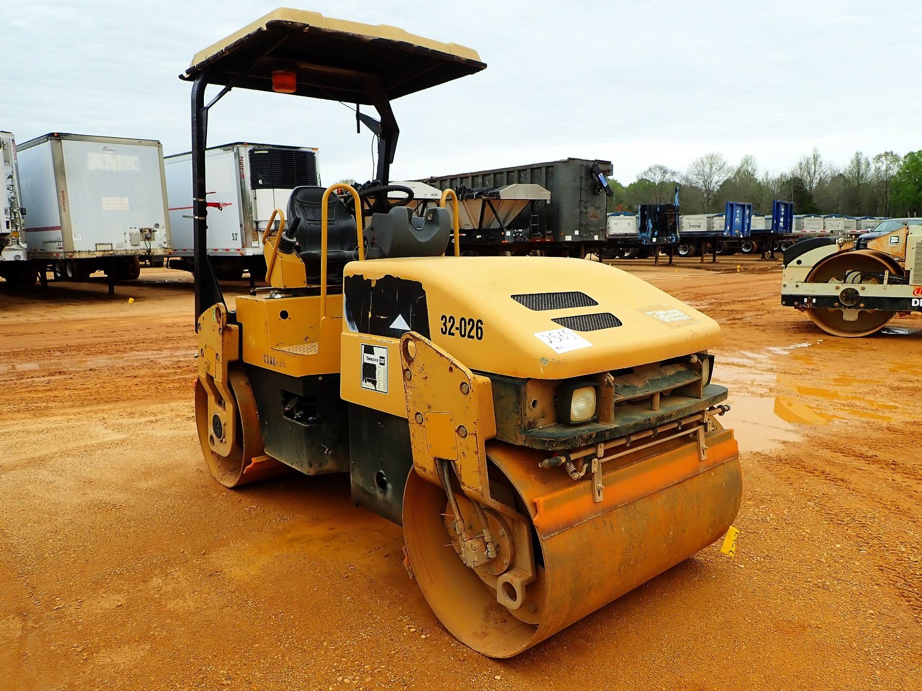 2007 CAT CB 334E II ROLLER VIN SN C3A0486 VIBRATORY 2007 CAT CB 334E II ROLLER VIN SN C3A0486 VIBRATORY