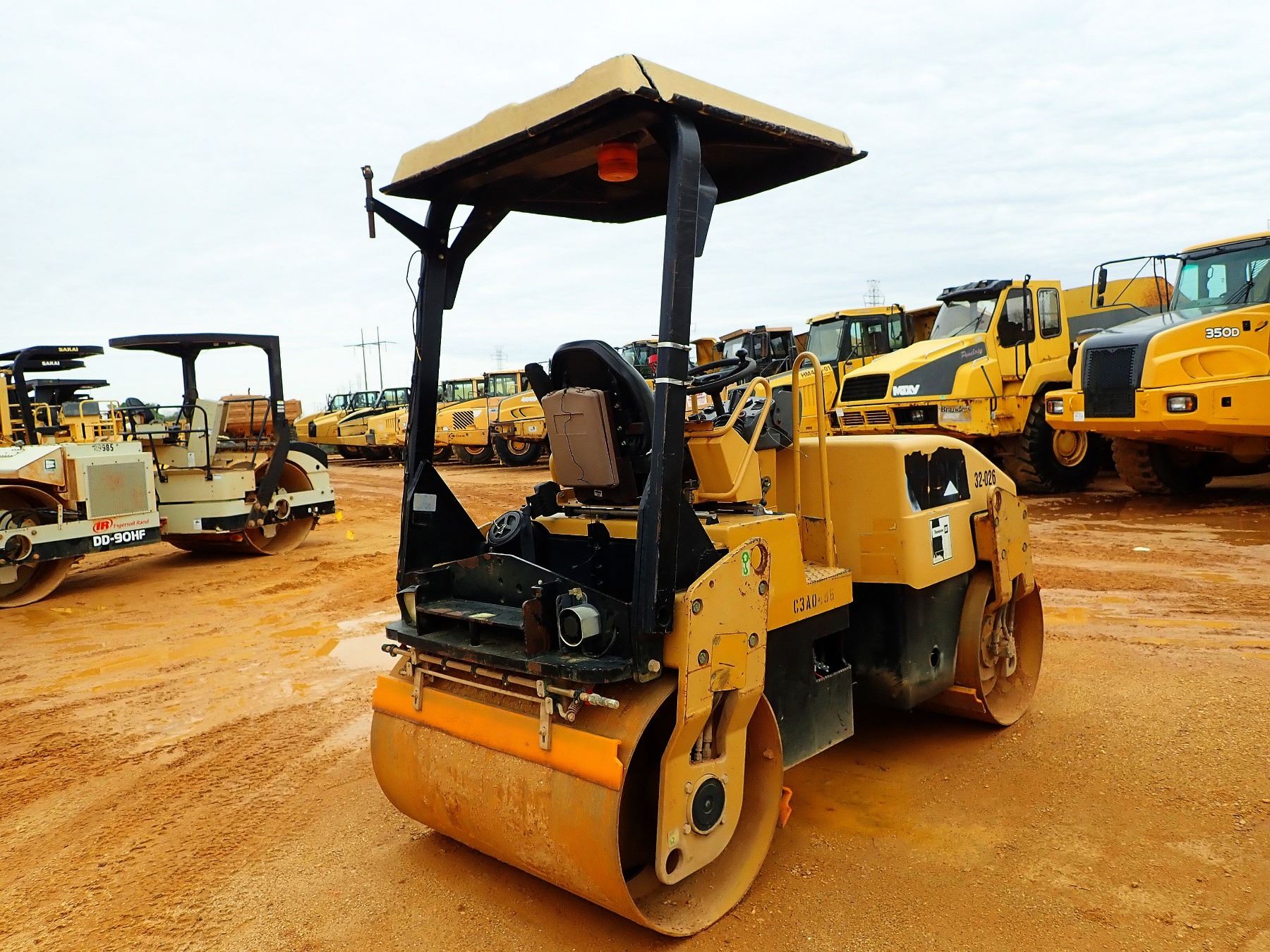 2007 CAT CB 334E II ROLLER VIN SN C3A0486 VIBRATORY 2007 CAT CB 334E II ROLLER VIN SN C3A0486 VIBRATORY