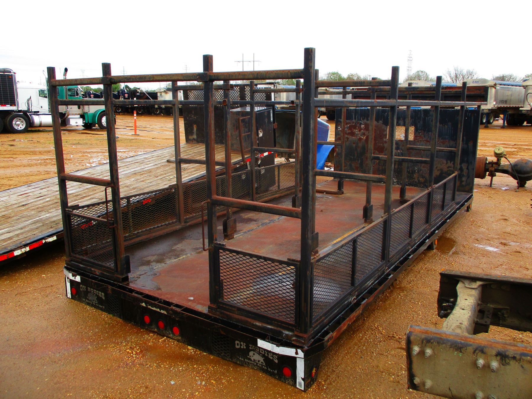18' TRUCK FLATBED W/PIPE RACK & FOLD DOWN SIDE (A1)