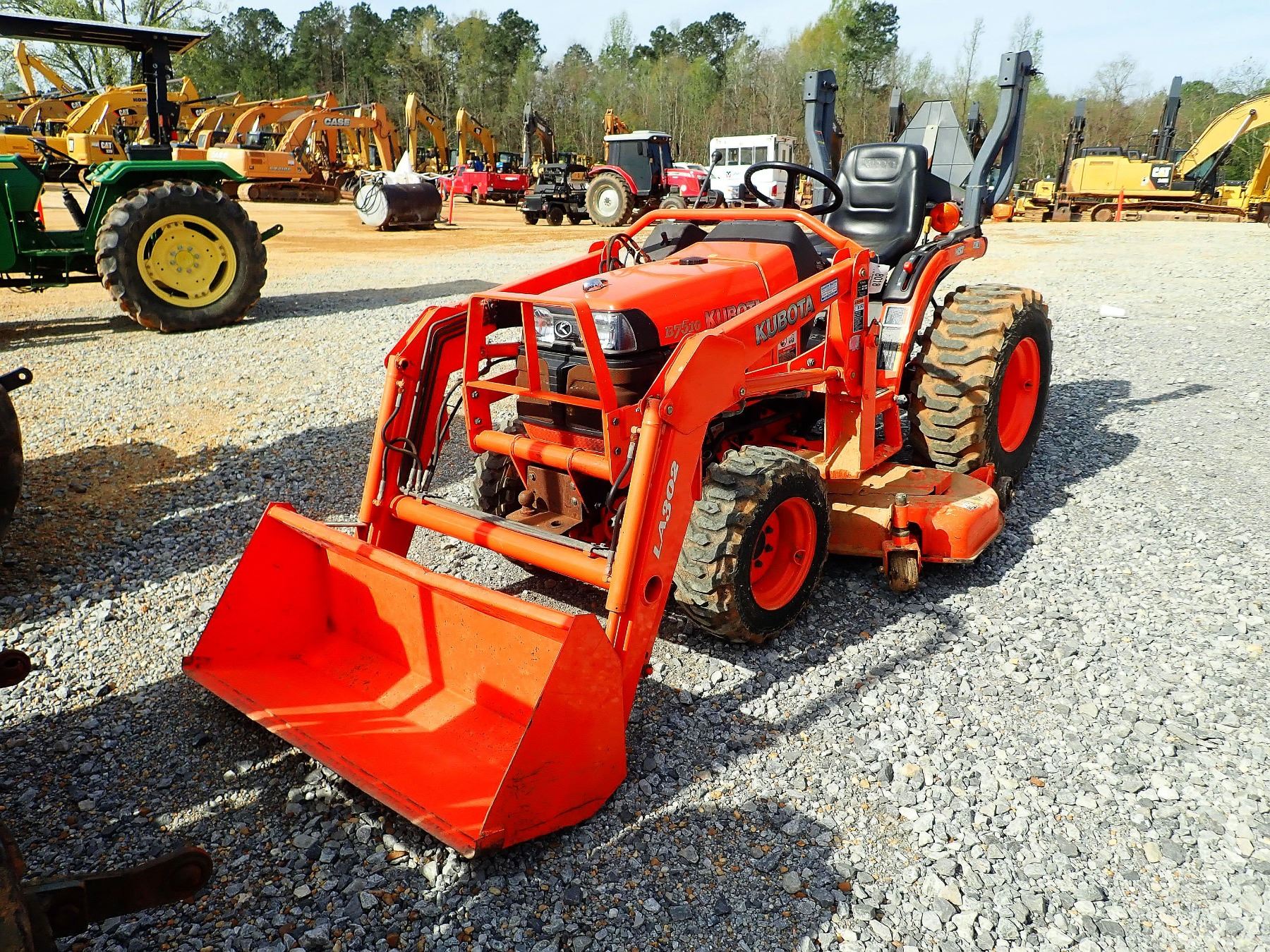 KUBOTA B7510 FARM TRACTOR, VIN/SN62847 MFWD, L3021 LOADER, ROLL BAR