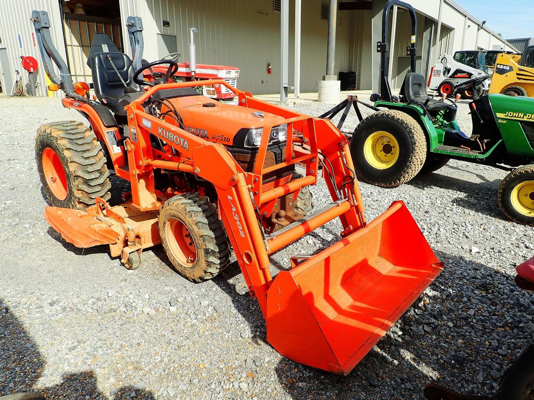 KUBOTA B7510 FARM TRACTOR, VIN/SN62847 MFWD, L3021 LOADER, ROLL BAR