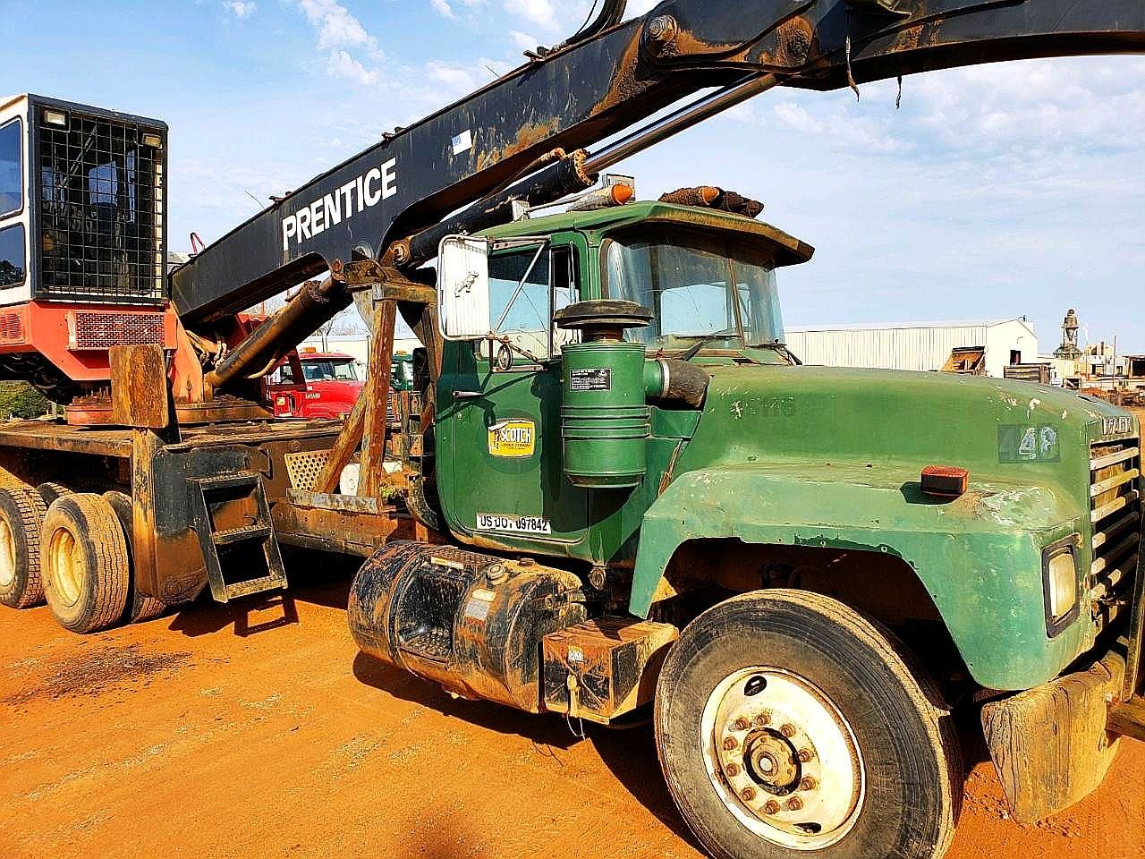 Prentice 384 PRENTICE 384 LOG LOADER, VIN/SN:PR61358 - CAB, MTD ON 1992 MACK RD ...