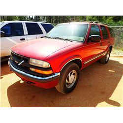 2001 CHEVROLET BLAZER VIN/SN:1GNDT13W112115010 - GAS ENGINE, A/T