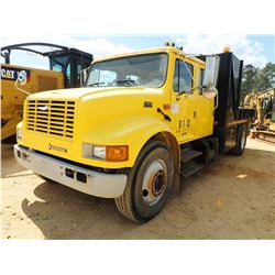 2001 INTERNATIONAL 4900 FLATBED, VIN/SN:1HTSDAAL71H387244 - S/A, CREW CAB, DT466 DIESEL ENGINE, A/T,