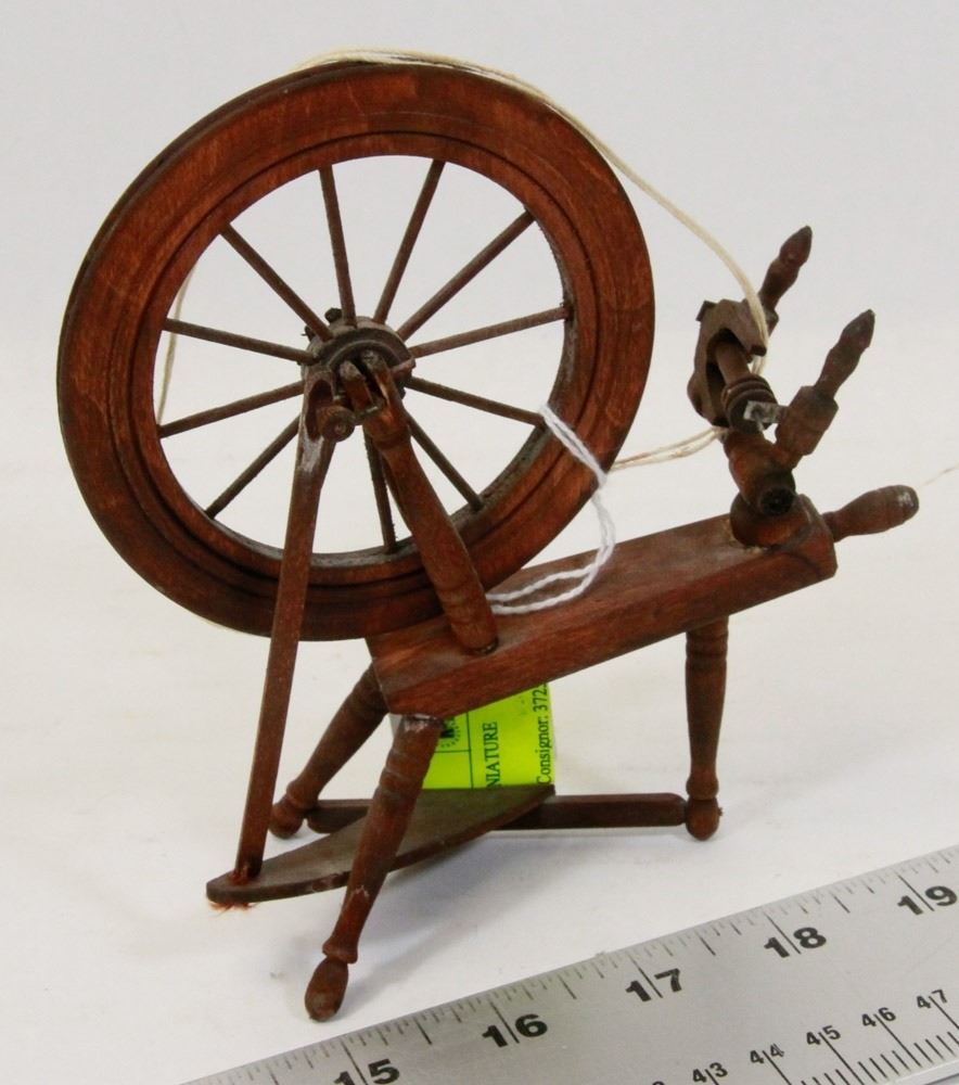 Working Spining Wheel VINTAGE WORKING MINIATURE SPINNING WHEEL