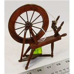 VINTAGE WORKING MINIATURE SPINNING WHEEL