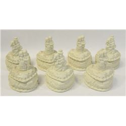 LOT OF CERAMIC TRINKET BOXES.