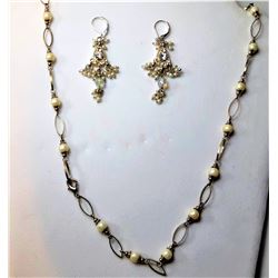 20)  SILVER TONE OVAL LINK & PEARL