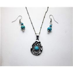 16)  SILVER TONE & TURQUOISE PENDANT ON