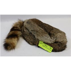 DAVY CROCKETT STYLE RACCOON HAT